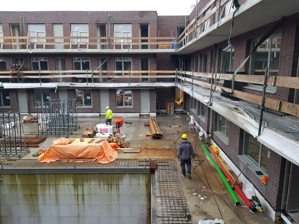 Groot nieuwbouwproject in uitvoering waar wij de wanden met dunpleister afwerken